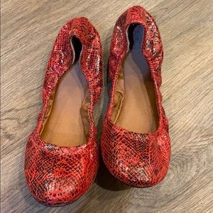 Lucky Brand size 8.5 red snakeskin flats NWOT